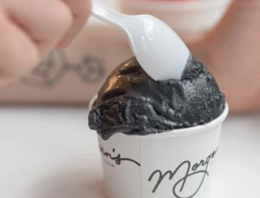 Τέλος τα μαύρα παγωτά στις ΗΠΑ - Οι κίνδυνοι που εγκυμονούν